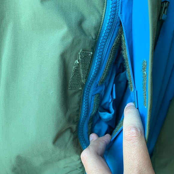 Men's Burton Hostile Jacket - Picture 5 of 12